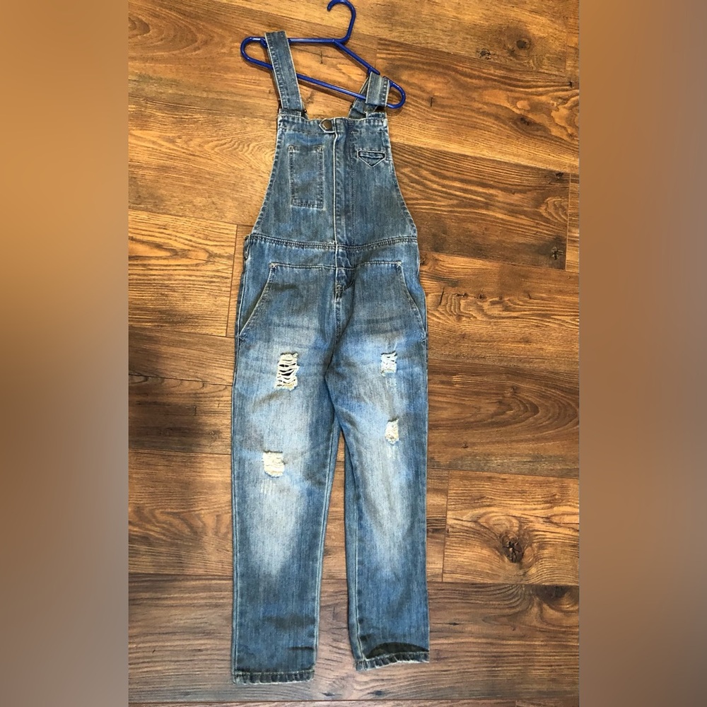 I Dig Denim mason dungarees in distressed wash size 116 would fit 5-7 yes IMO
